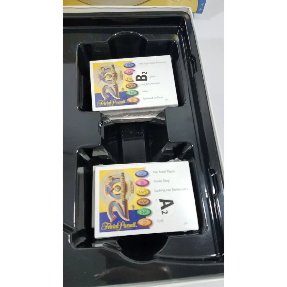 Trivial Pursuit 20th Anniversary Edition Board Game Never Played Vintage - Picture 2 of 15